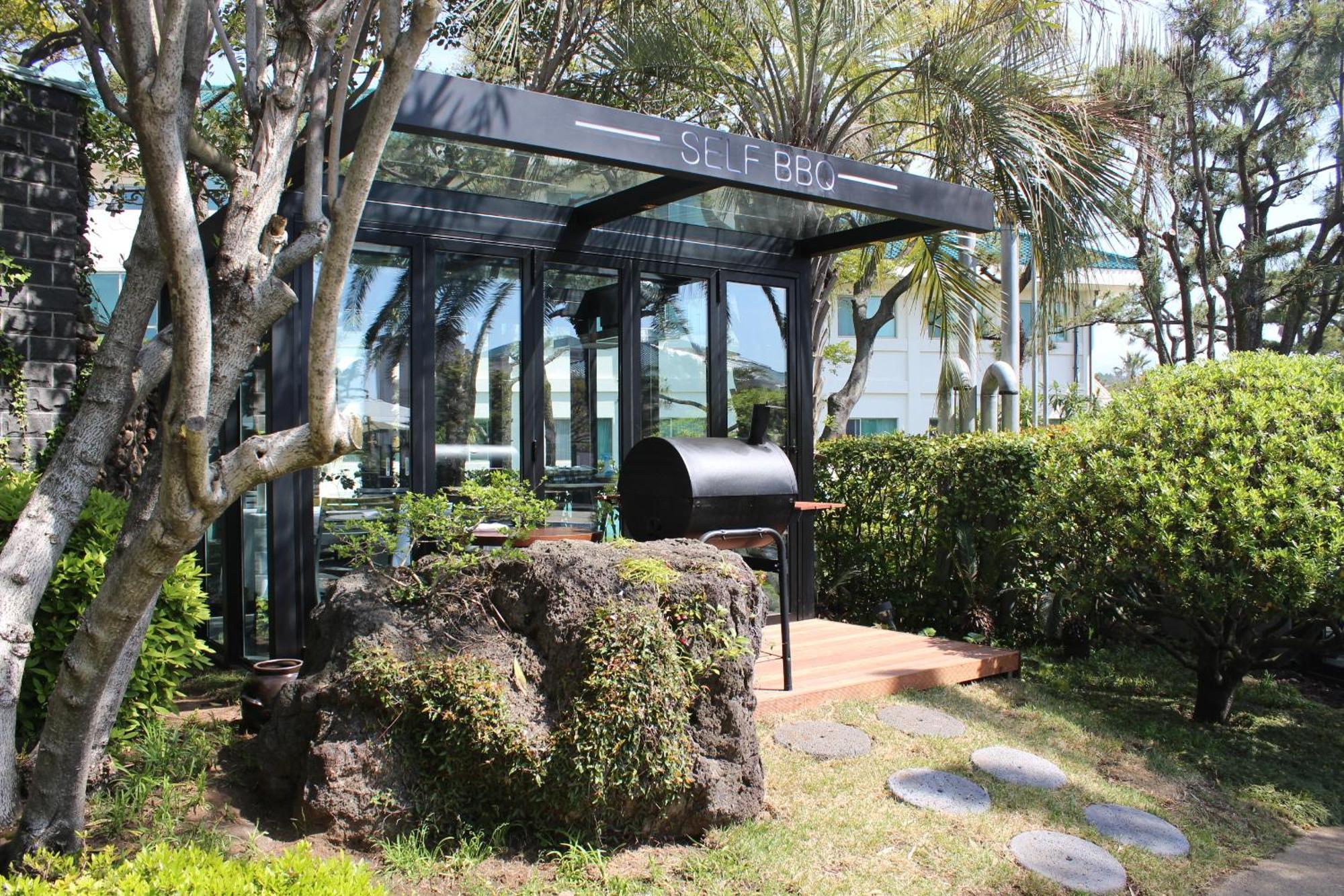 The Suites Hotel Jeju Seogwipo Esterno foto